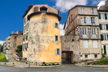 Fototapeta na wymiar In Bayonne, the Vieille Boucherie tower was part of the city's defensive system in Roman times. The thick wall in its extension bears witness to the construction techniques used by the Romans