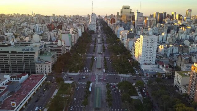 Vista a&eacute;rea de la Avenida 9 de Julio, ciudad de Buenos Aires, Argentina