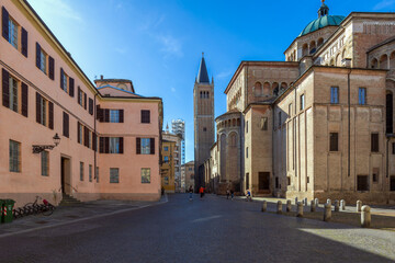 Fototapeta na wymiar Lato est del Duomo - Duomo (La cattedrale di Santa Maria Assunta).