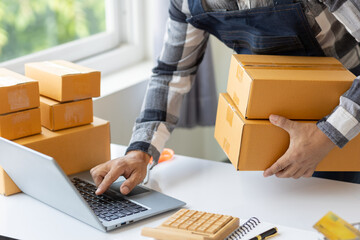 start a small business SME business owners Business owners check online orders To prepare to pack boxes for sale to customers, business ideas for sme online