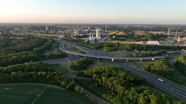 Chemelot is a large industrial complex of 800 hectares for the chemical industry , located around the Kerensheide junction of the A2 and A76 national roads between Stein and Geleen , in the Dutch