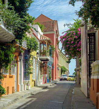 Fototapeta Street in the historical walled city town of Cartagena de Indias, Colombia.