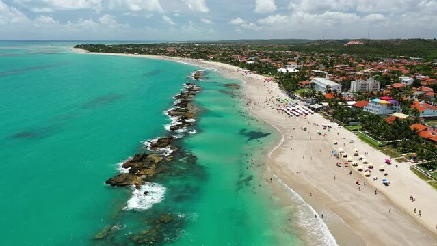 Praia de Tamandar&eacute; e Carneiros Visto de cima com Drone 4k em Tamandare - Praia dos Carneiros - Pernambuco - Nordeste - Brasil