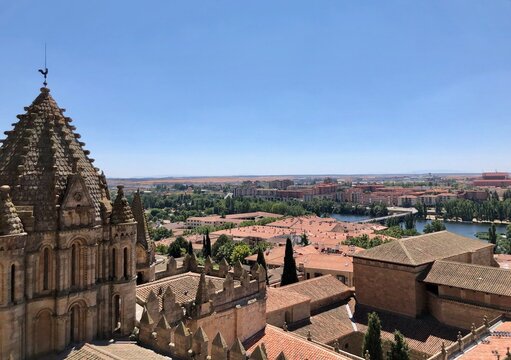 Vue urbaine depuis les toits de la Cath&eacute;drale de Salamanque, Espagne