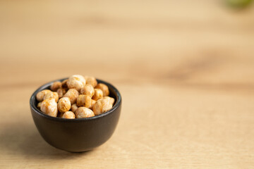 garbanzos secos en un tazón