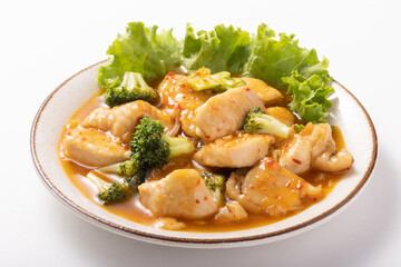 鶏肉とブロッコリーのチリソース煮