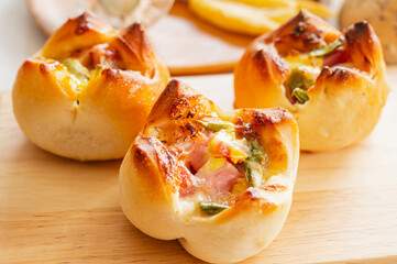 焼きたてのおかずパン