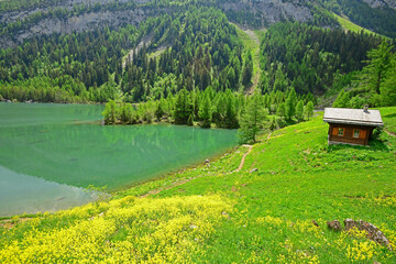 Small Cabin overlooking Mountain Lake
