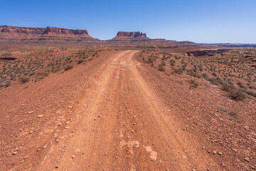 hiking the murphy trail loop in the island in the sky in canyonlands national park, usa