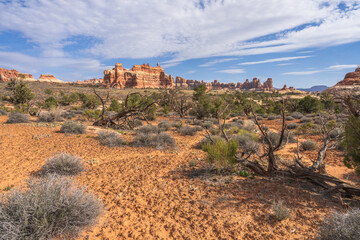 hiking the chesler park loop trail in the needles in canyonlands national park, usa