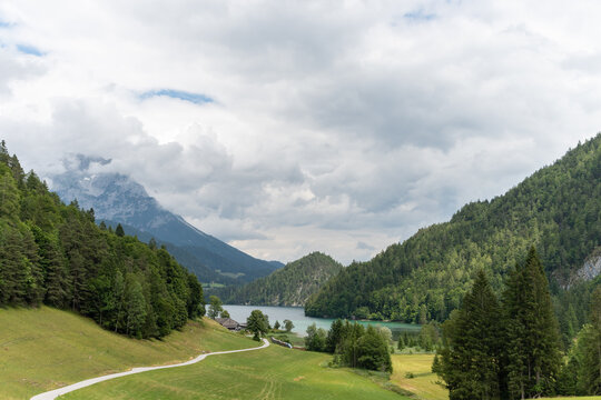 Weg zum Ufer des Hintersteiner Sees.