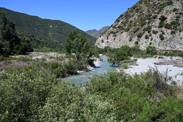 Fototapeta na wymiar San Gabriel river running through the San Gabriel mountains.