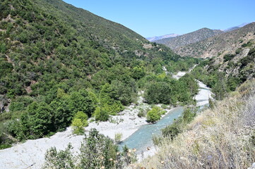 Fototapeta na wymiar San Gabriel river running through the San Gabriel mountains.
