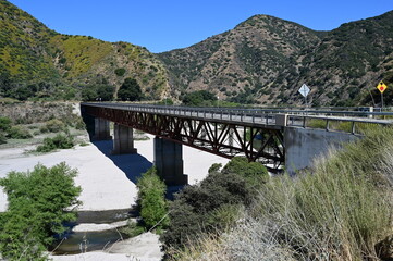 Fototapeta na wymiar Road bridge crossing the San Gariel River-Reservoir into the Glendora mountain. 