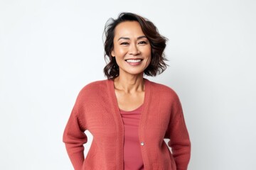 Obraz premium Portrait of a smiling young woman standing isolated on a white background