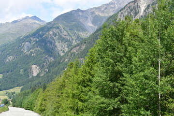 Fototapeta na wymiar Schöne Landschaft im Ötztal bei Sölden in Tirol 
