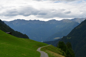 Fototapeta na wymiar Schöne Landschaft im Schnalstal in Südtirol 