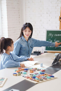 Tutor tutoring students learning