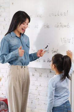 Tutor tutoring students learning