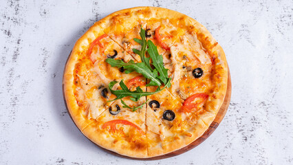 Chicken pizza with olives