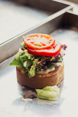 Super hamburguesa gourmet con ingredientes de alta calidad