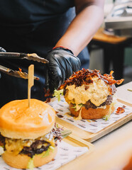 Super hamburguesa gourmet con ingredientes de alta calidad