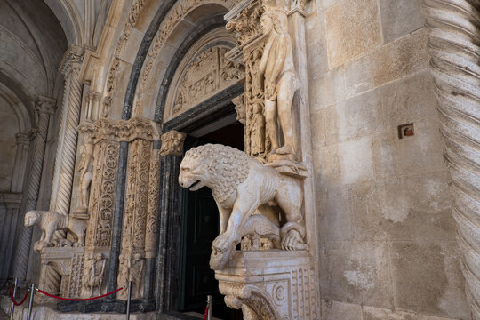 Marble lions on the entry porch of the Trogir Cathedral