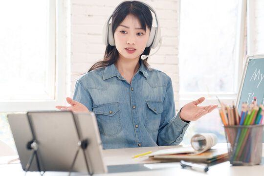 Young women live online education