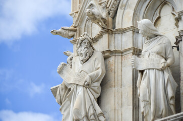 Fototapeta na wymiar Esculturas de Siena