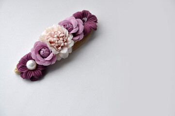 laço de cabelo em fundo branco 