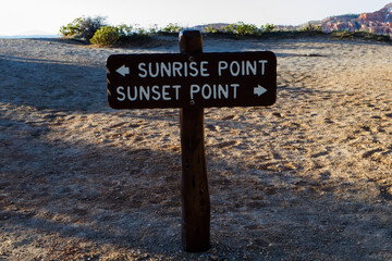 Sign pointing the direction to Sunrise Point and Sunset Point in Bryce Canyon National Park in Utah during spring.
