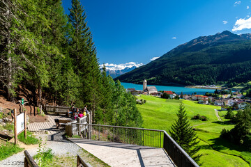 Fototapeta na wymiar Quelle der Etsch nahe des Reschensee in Südtirol, Italien