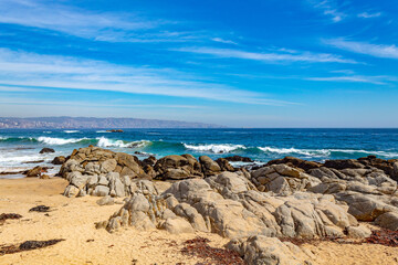 Fototapeta na wymiar beach and rocks Reñaca beach, Valparaíso, Vina del Mar Chile 