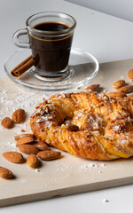 Pretzel de Amêndoa com Espresso - Pequeno-Almoço