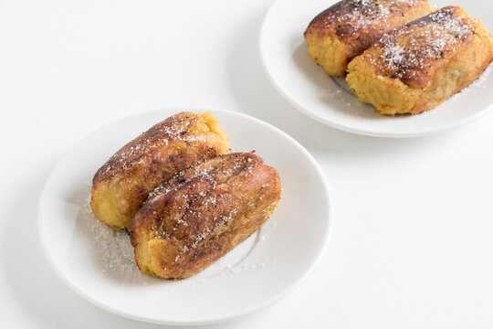Rellenitos de pl&aacute;tano guatemaltecos, postre t&iacute;pico hecho a base de pl&aacute;tano cocido relleno con frijoles licuados y fritos luego en aceite.
