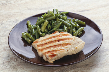 Grilled turkey steak with green bean