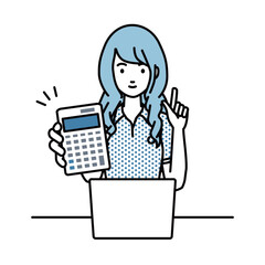 座ってデスクでノートPCを開いて電卓を持ってこちらに向けて見せているポロシャツの女性