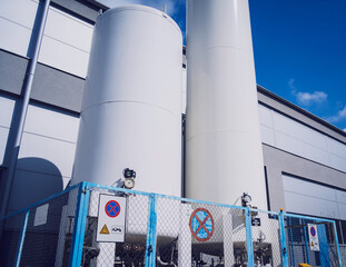 Liquid nitrogen tanks and heat exchanger coils for producing industrial gas - obrazy, fototapety, plakaty