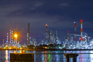 Obraz na płótnie Canvas 石油化学工場の夜景