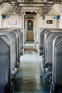 train with no passenger in station