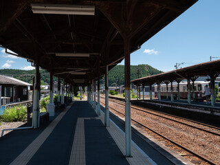 夏の天竜浜名湖鉄道天竜二俣駅構内の風景
