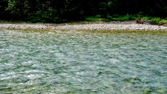 透明な川の流れ、上高地梓川