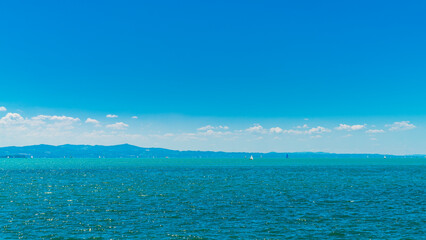 Obraz premium Germany, bodensee lake constance panorama view, sunny day, sailboats enjoying paradise nature landscape and water sport in summer with sun