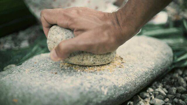 Making bread flour in a primitive historic way