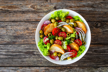 Bloody Mary panzanella salad on wooden table