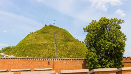 Rolgordijnen Kościuszko hill and fort is one of many historic lookout hills around Krakow in Poland © Photofex