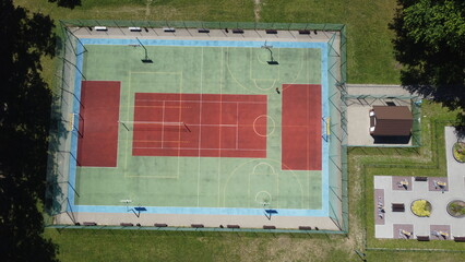 Zdjęcie wielofunkcyjnego boiska sportowego z drona / Photo of a multifunctional sports playground...