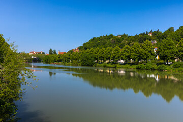 Fototapeta na wymiar Blick über den Neckar zum Österberg
