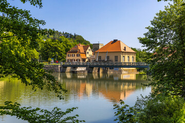 Fototapeta na wymiar Blick über den Neckar zum Neckarkraftwerk