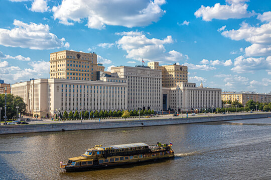 Motor ship on the Moscow River and the building of the Ministry of Defence of Russia